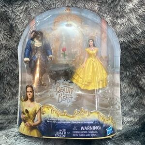 Disney Beauty And The Beast Hasbro
Enchanted Rose Scene Figure Set